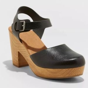 Universal Thread Black Marcia Heeled Clog Pumps